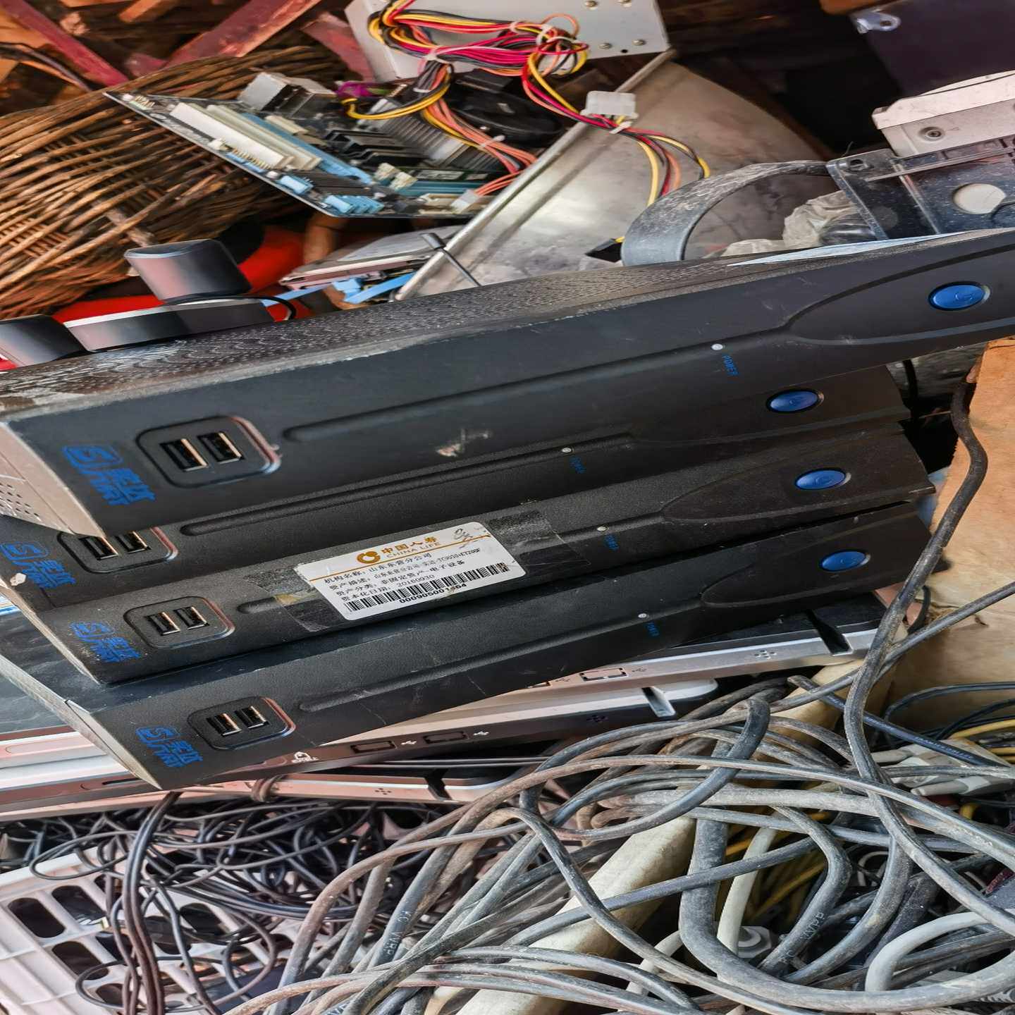 询价~升腾 d2550主机。 2g内存 8g固态硬盘 。都能开机。