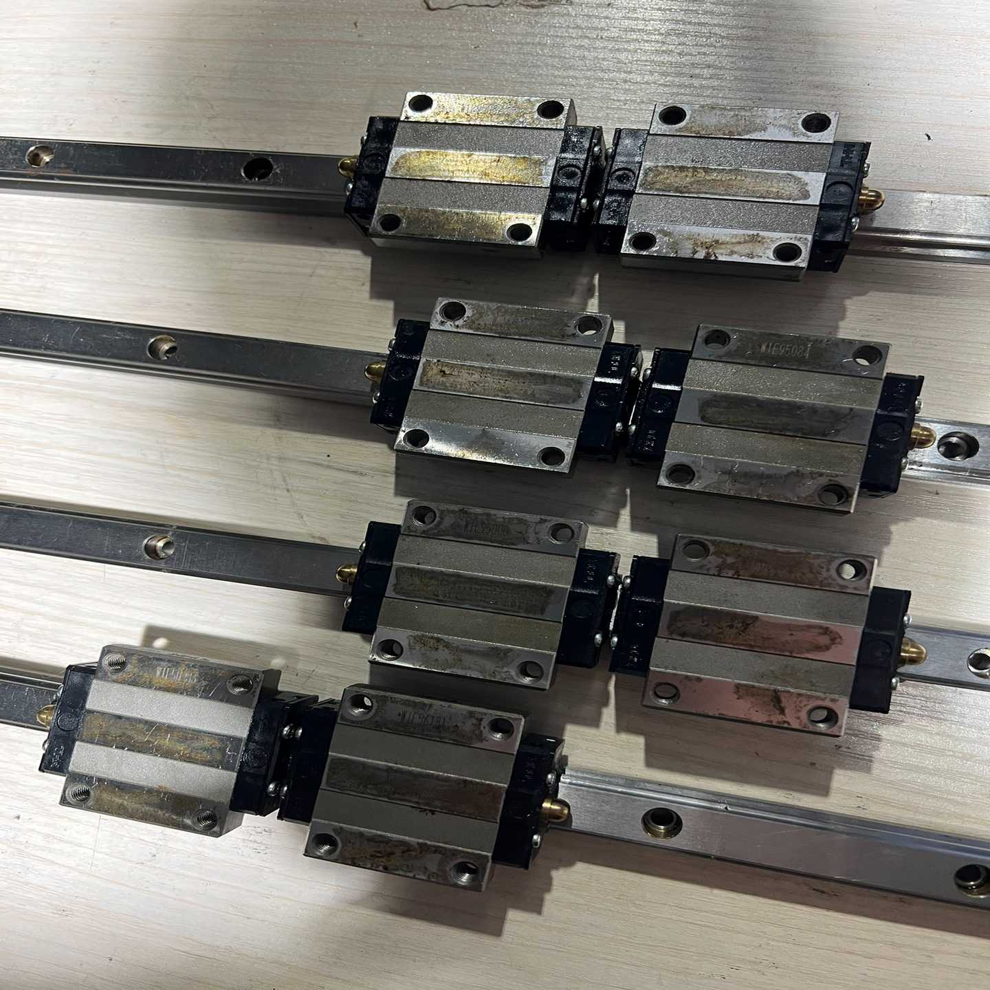 咨询-THK导轨滑块HSR15A法兰滑块直线导轨长度580mm