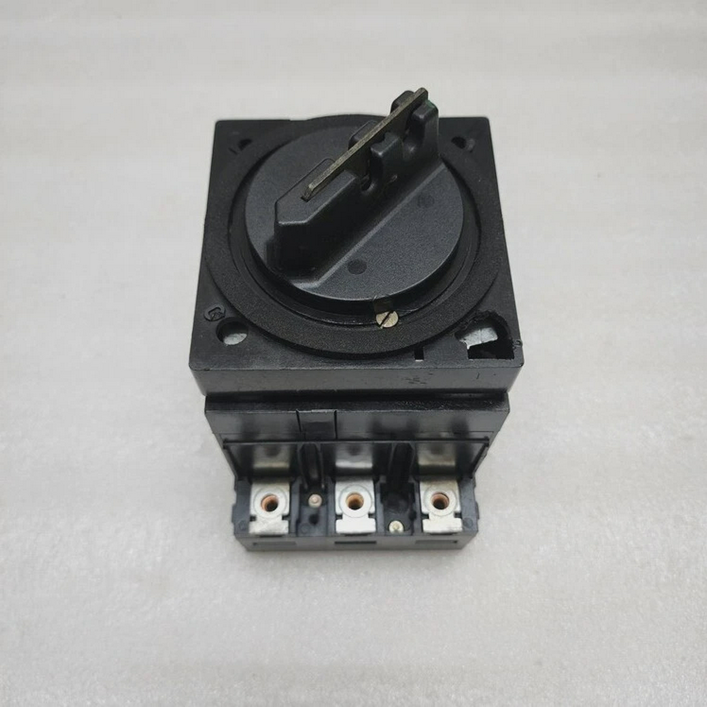 MERLINGERINC125NL-MA3-POLECIRCUITBREAKER32A