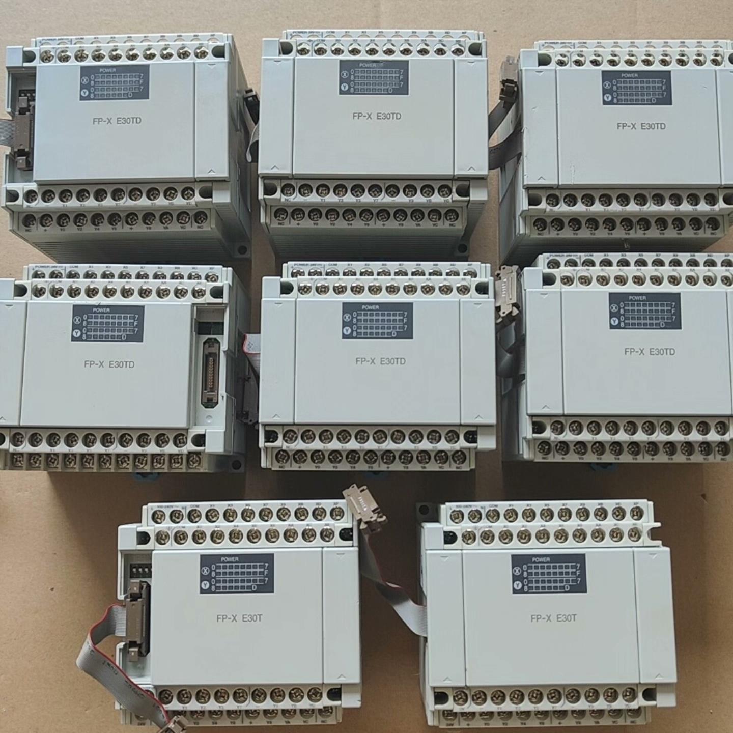 原装松下PLC扩展模块AFPX-E30TFP-XE30T--议价商品