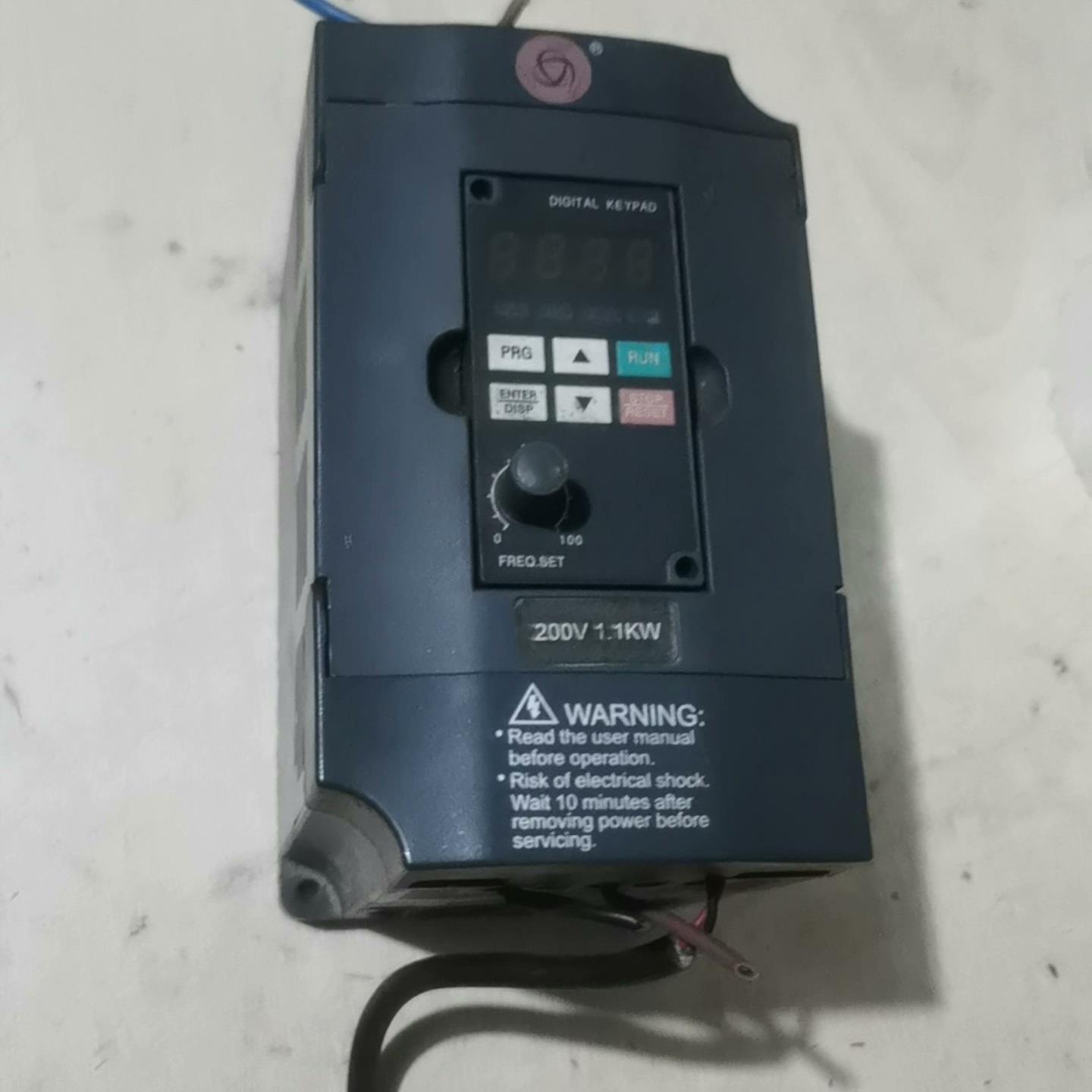 询价拍~H2200A01D1K 众辰变频器 实物