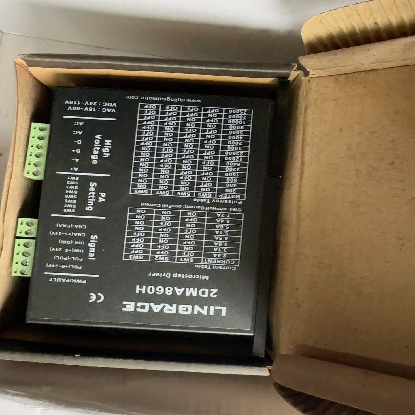 议价全新步进电机驱动器带风扇。2DMA860H。5只如图