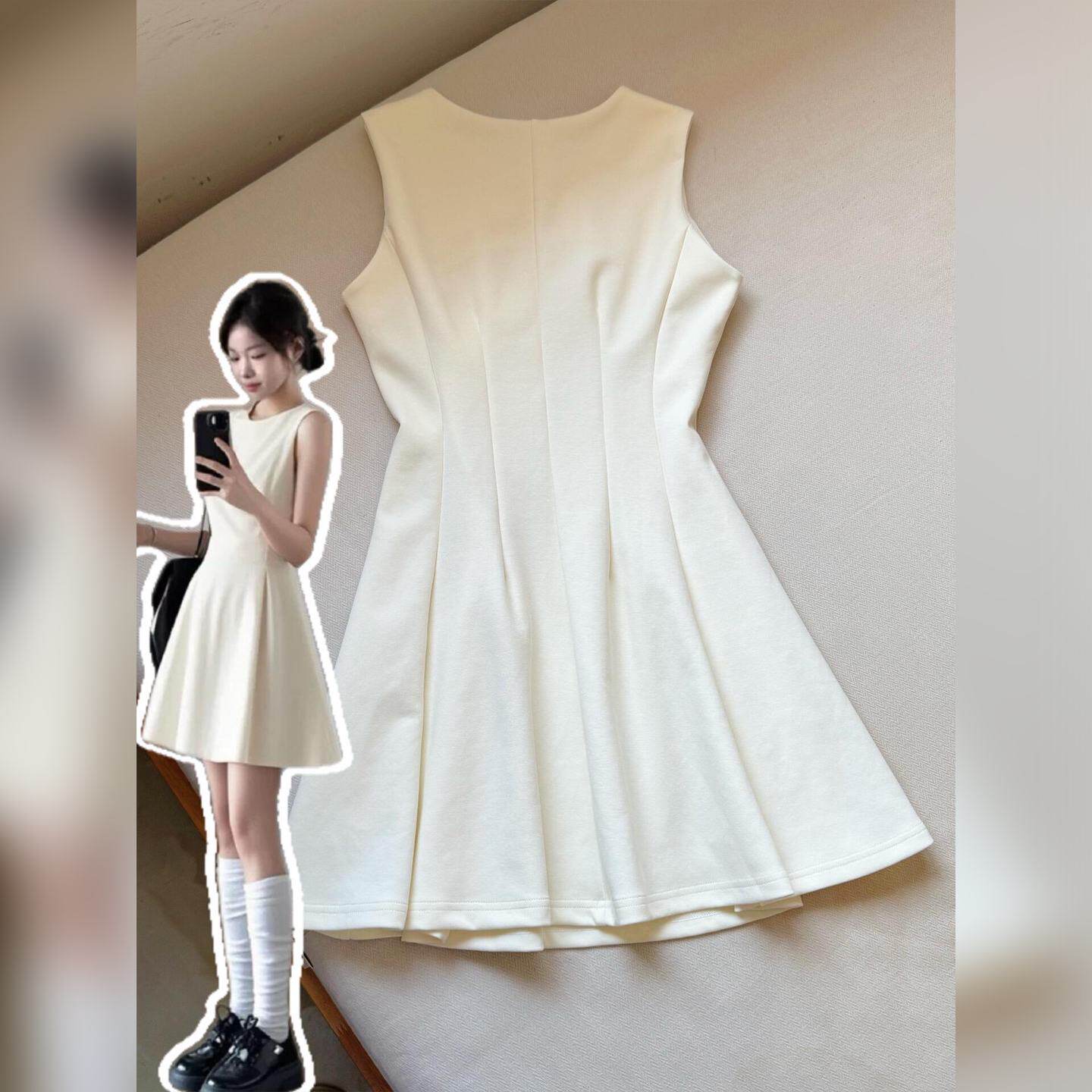 无袖杏色连衣裙女夏修身2025新款收腰巨好看法式赫本风a字短裙子