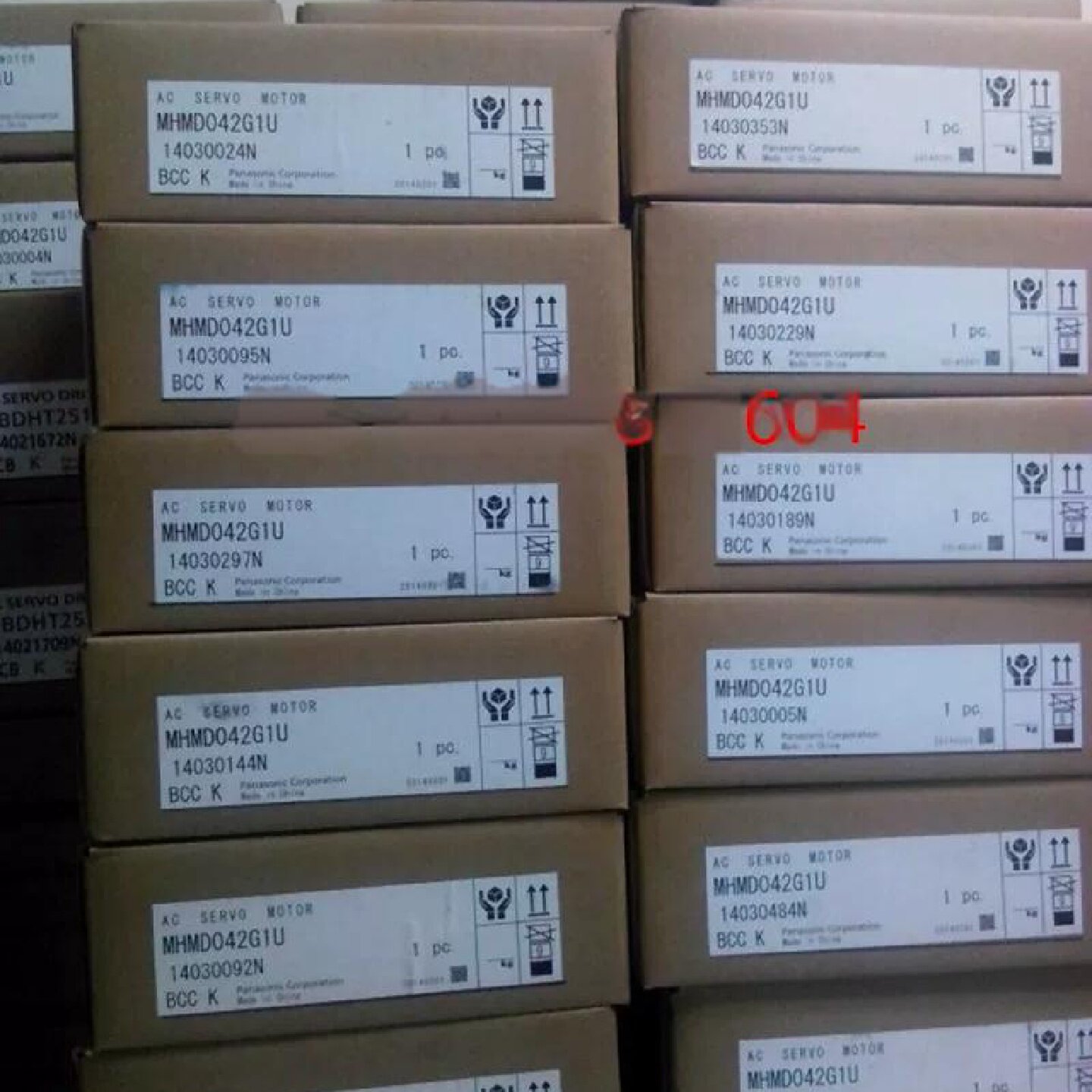 原装松下伺服100W电机MSMD012G1U驱动器MADK--议价商品
