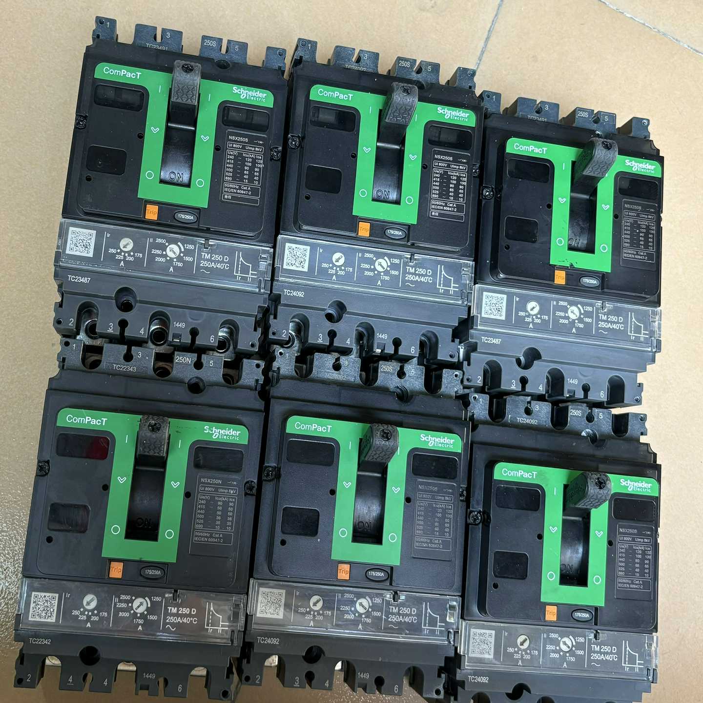 施耐德NSX250N断路器，3P250A，数量：6只，几乎--议价商品