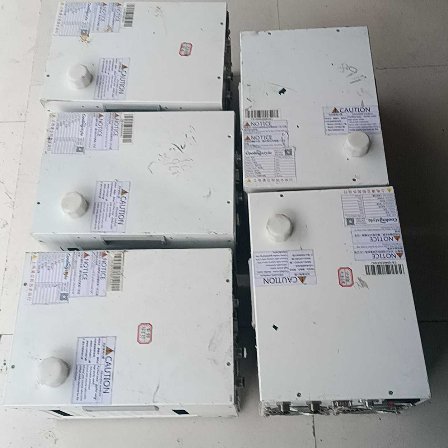 出来自LUMENS品牌的控制单元，型号为CU003。外观呈现--议价商品