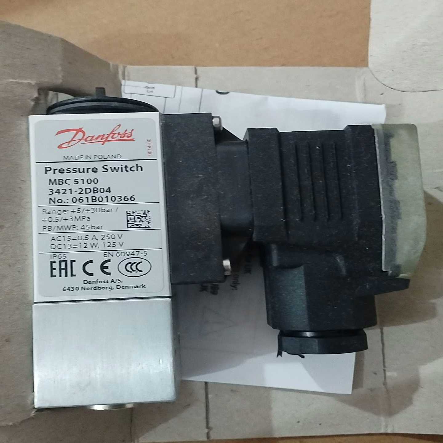 丹佛斯压力开关061B101366全新原装，议价--议价商品