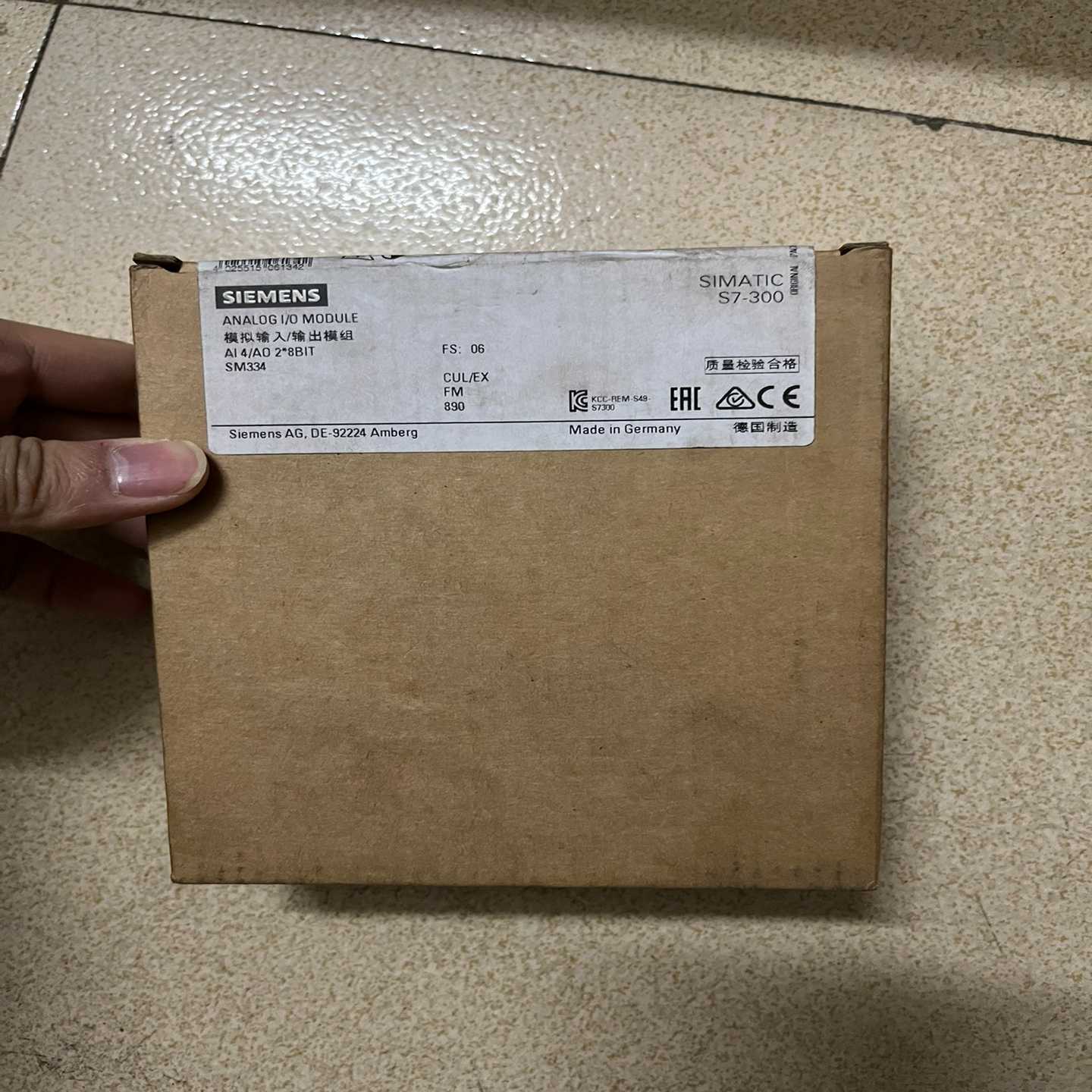 【议价】334-0CE01未拆封，，包装有点破，内适用