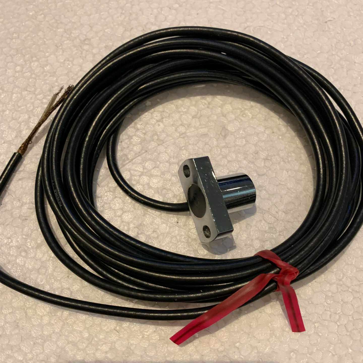 议价全新基恩士振动传感器GH-413，一个无包装了，有兴趣的私聊