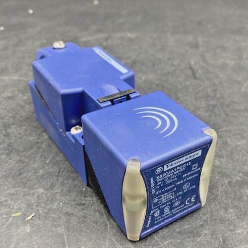 TELEMECANIQUE XS8C4A1PCG13 Inductive Proximity Switch