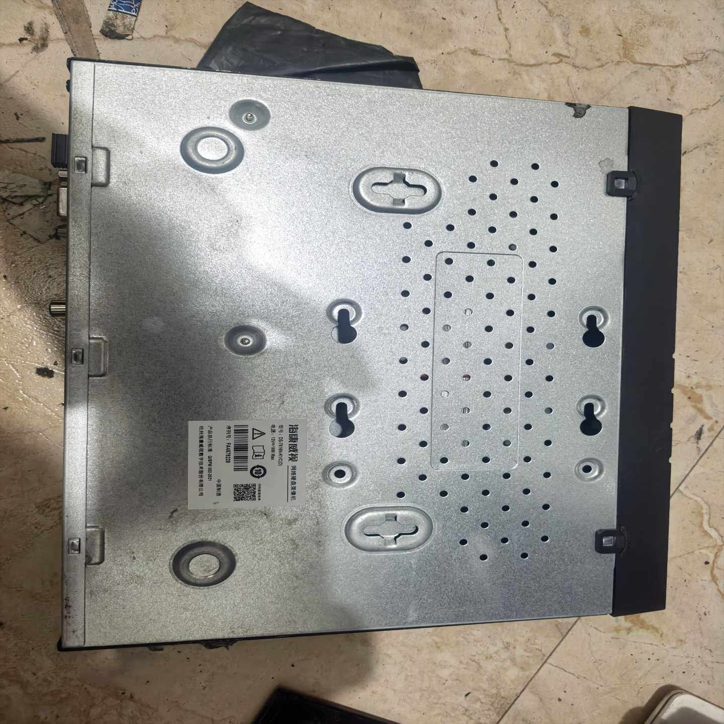 海康威视16路网络硬盘录像机DS-7816N-K1/C(D--议价商品