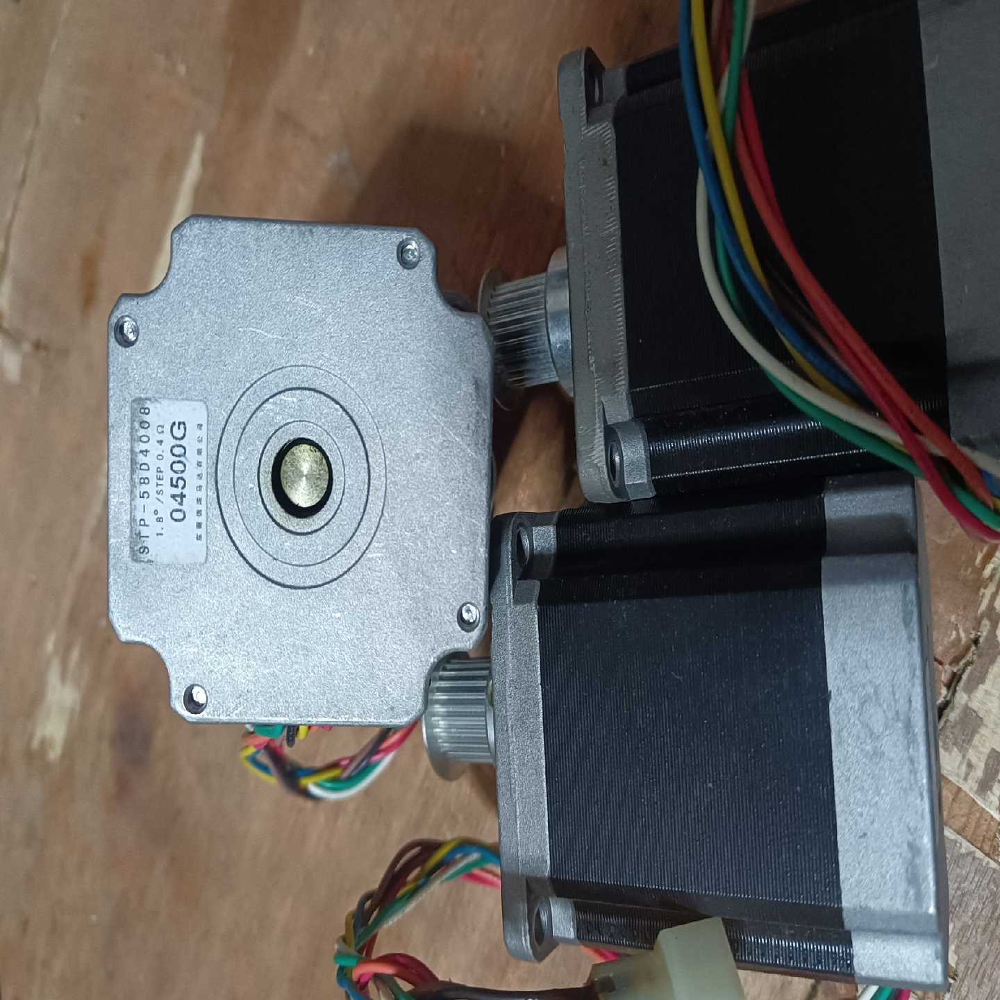 询价信浓步进电机STP-58D4008实物图有请留言。