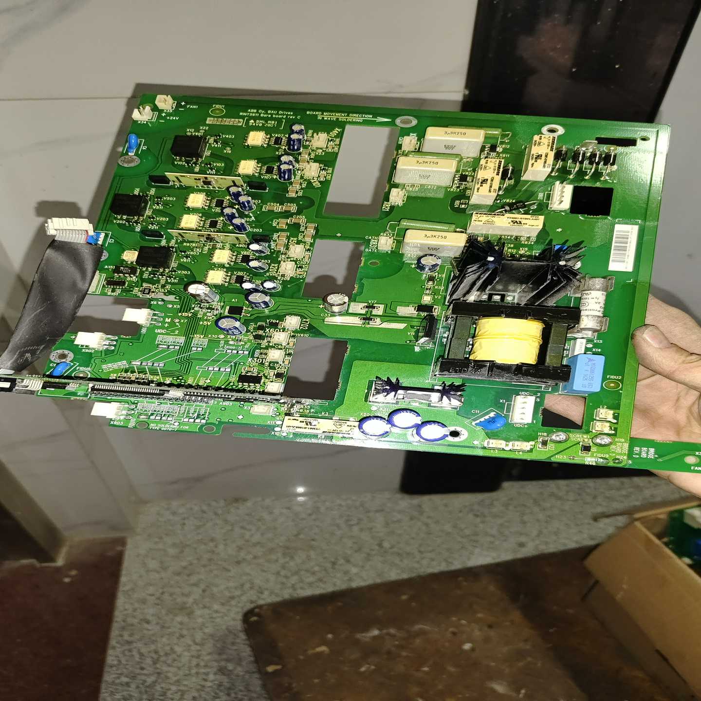 出个这块ABB变频器的电源驱动板，型号RINT-5611C，--议价商品