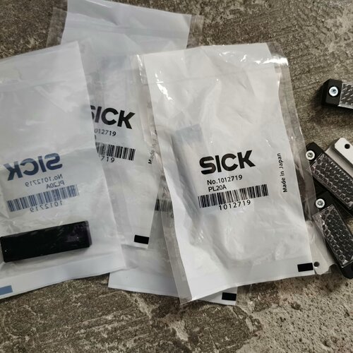 议价德国西克SICK反光镜板配件PL20A4个1012