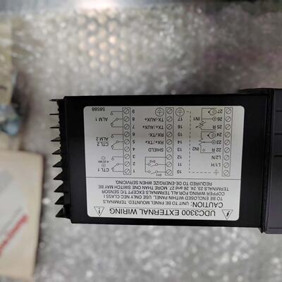 议价Honeywell霍尼韦尔UDC3300温控器，全新未使用，