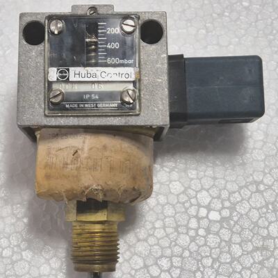 Huba Control DCM06 Mechanical Pressure Switch 200600mbar