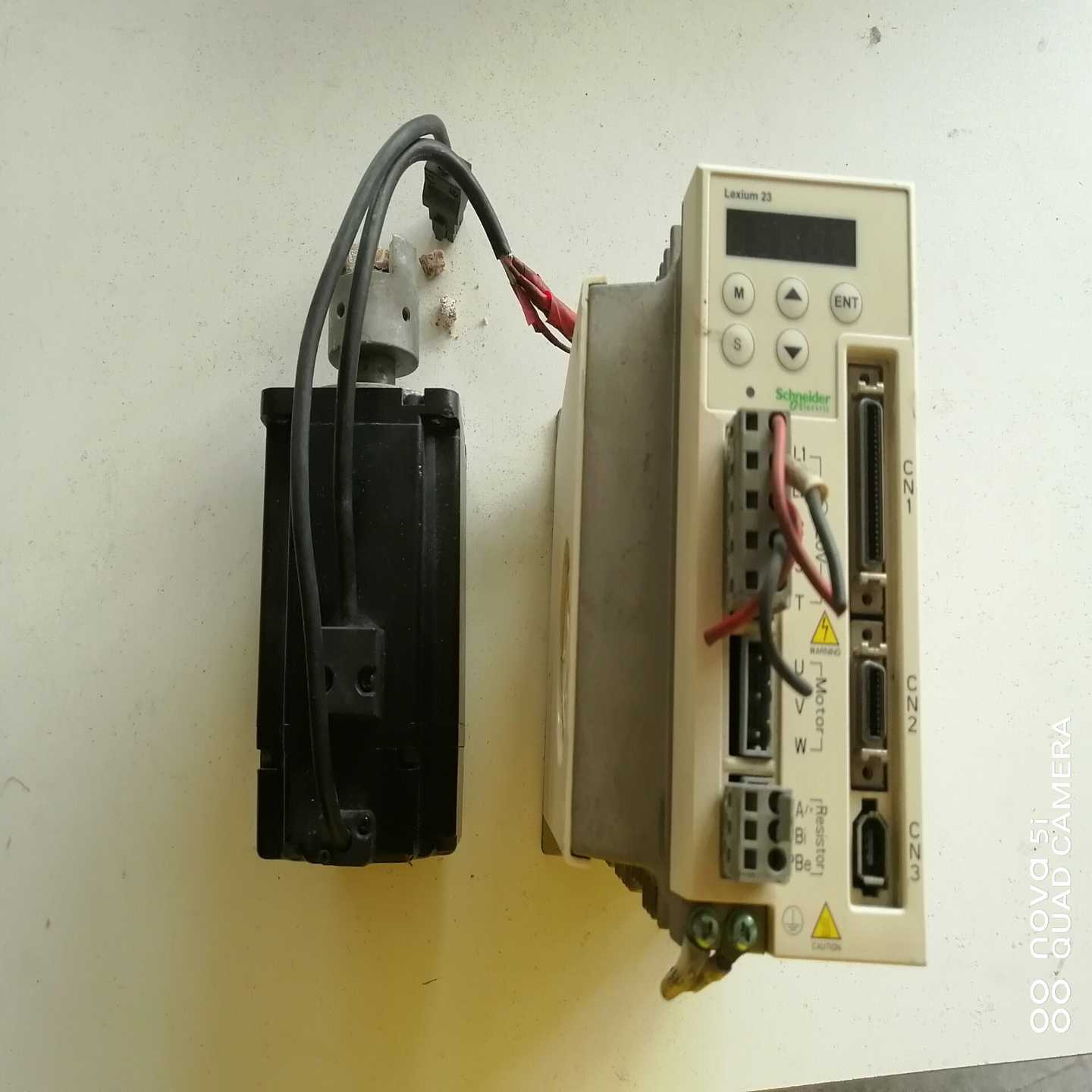 750W伺服电机套装驱动器：LXM23CU07M3X，~询价