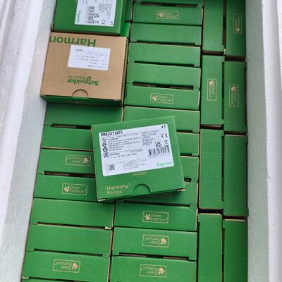 施耐德RM22TU23控制继电器，全新原装正品，数量50个，--议价商品