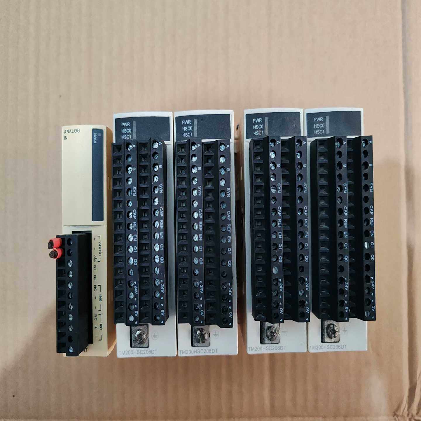 施耐德PLC模块TM2AMI2HT/TM200HSC206--议价商品