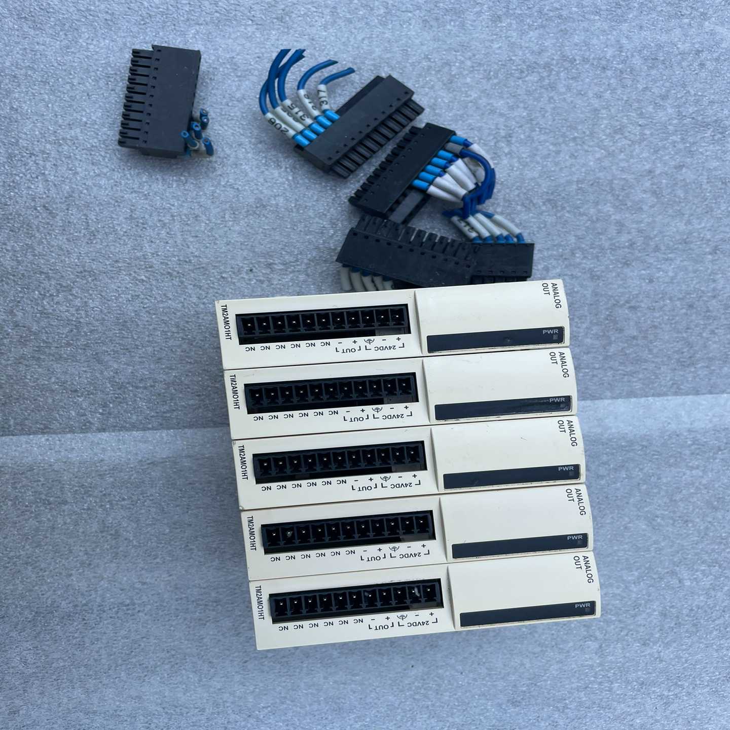 询价~施耐德PLC模块、TM2AMO1HT,功能实物图