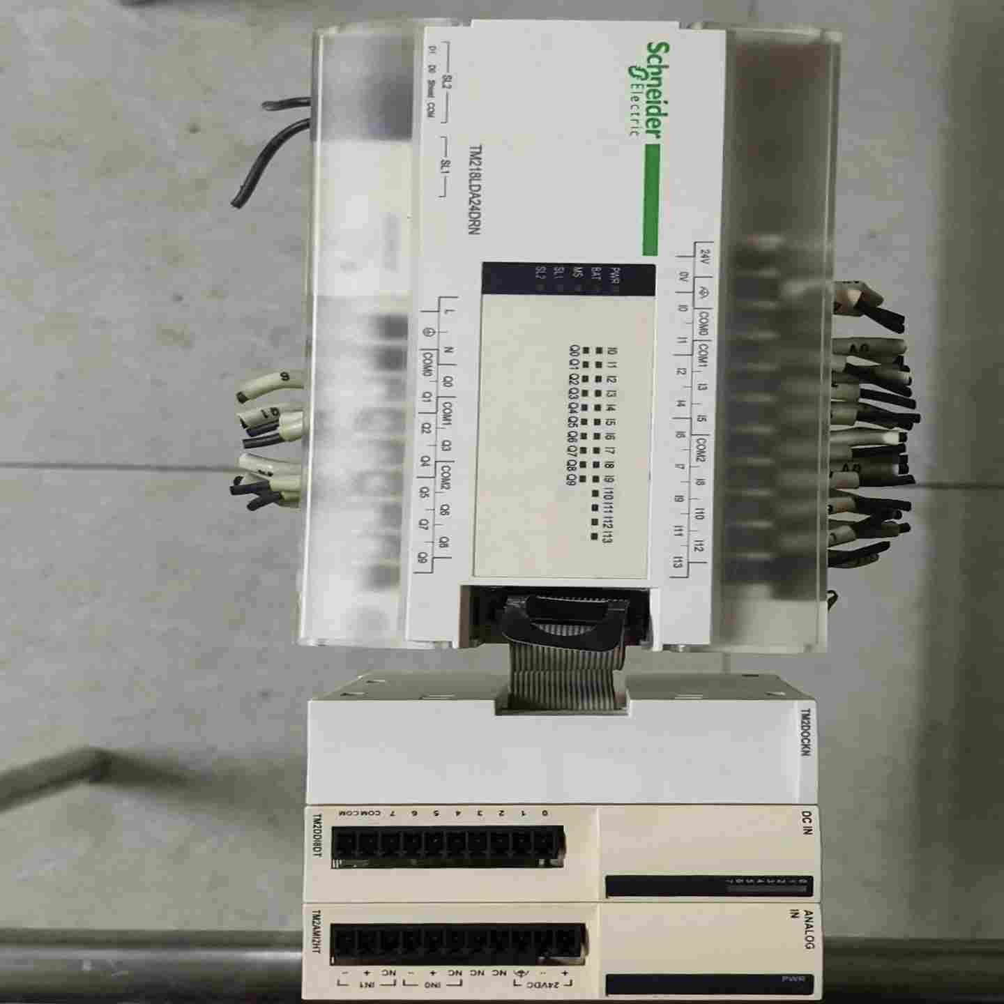 议价施耐F德PLC控制器，TM218LDA24DRN，带3个模块维修/现货