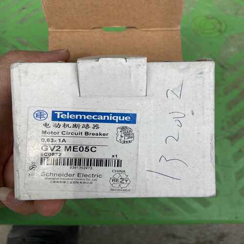 询价~电动机断路器GV2ME05C、未使用，控制电流0.