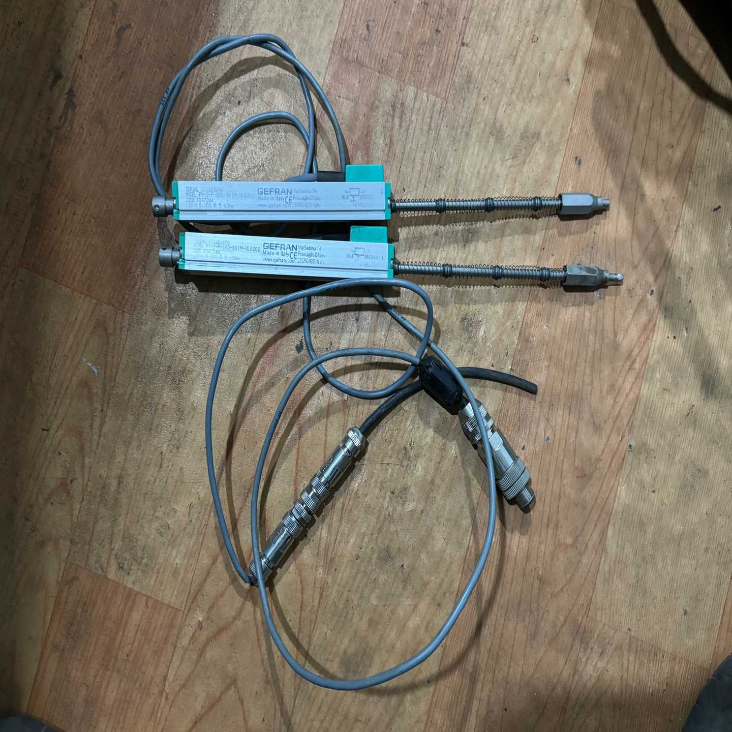 意大利杰弗伦位移传感器PY-2-F-100-S01M询价