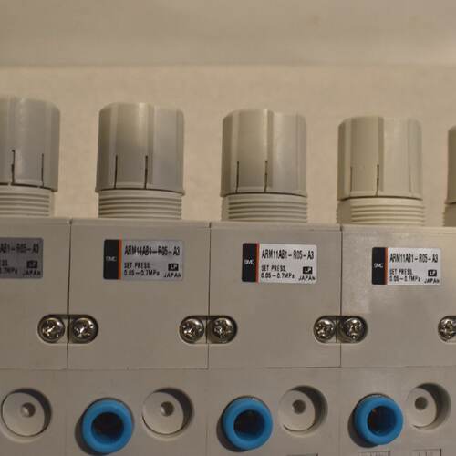 SMC ARM11A2S023 Pressure Manifold  8 pcs. ARM11AB2R05A3 with