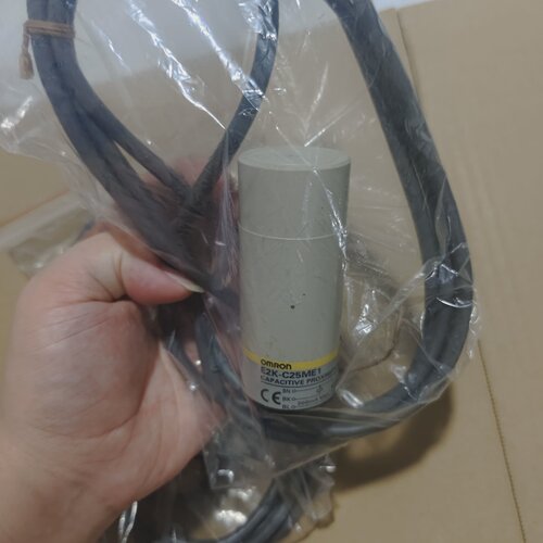 询-电容式接近开E2KC25ME1