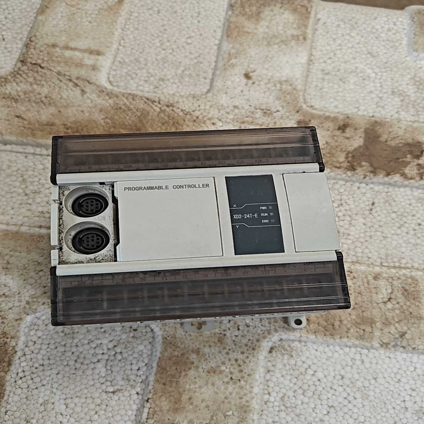 信捷PLCXD2-24T-E，功能正常，成色为实图询价