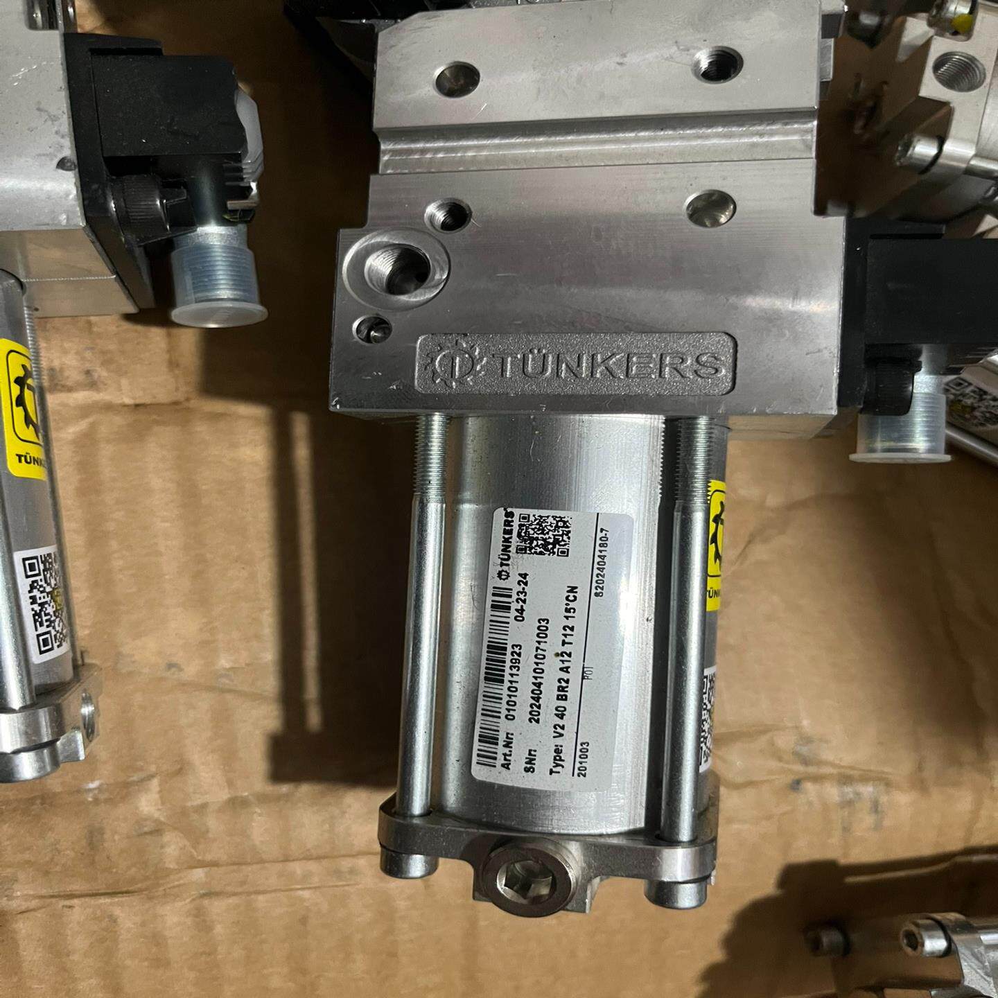 询价~TUNKERS气缸，V240BR2-A10-T12-90℃N