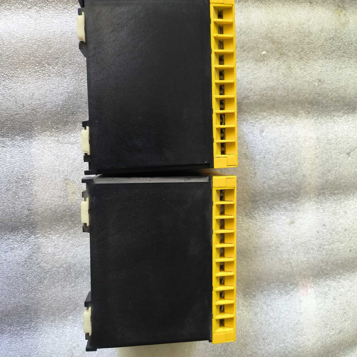 霍尼韦尔安全继电器FF-SRE30812，实物拍摄，功能包好【鑫鑫商