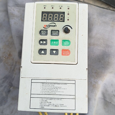 源信变频器型号YX30002S0007下来的-询