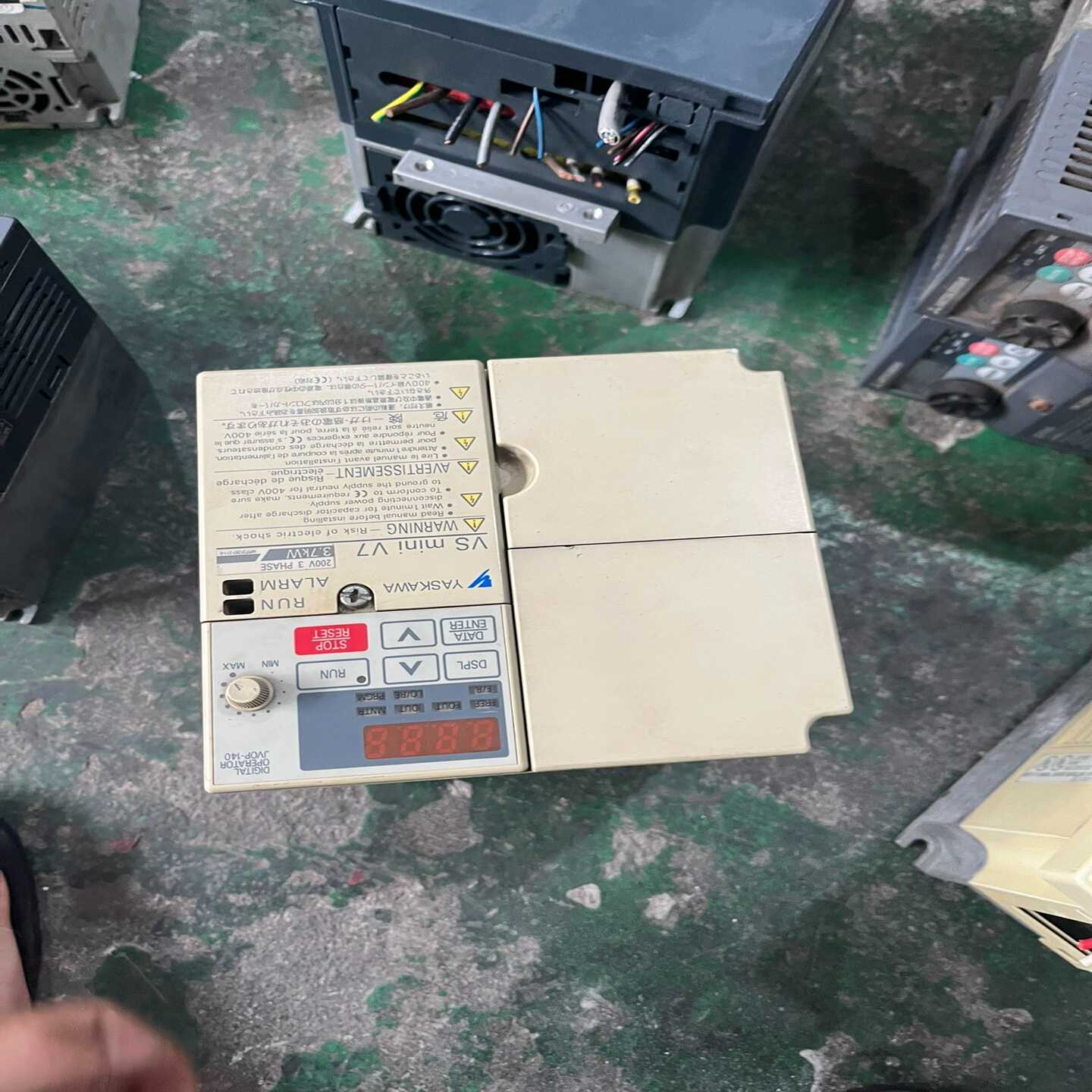 安川变频器CIMR-V7AT23P73.7KW/220V--议价商品