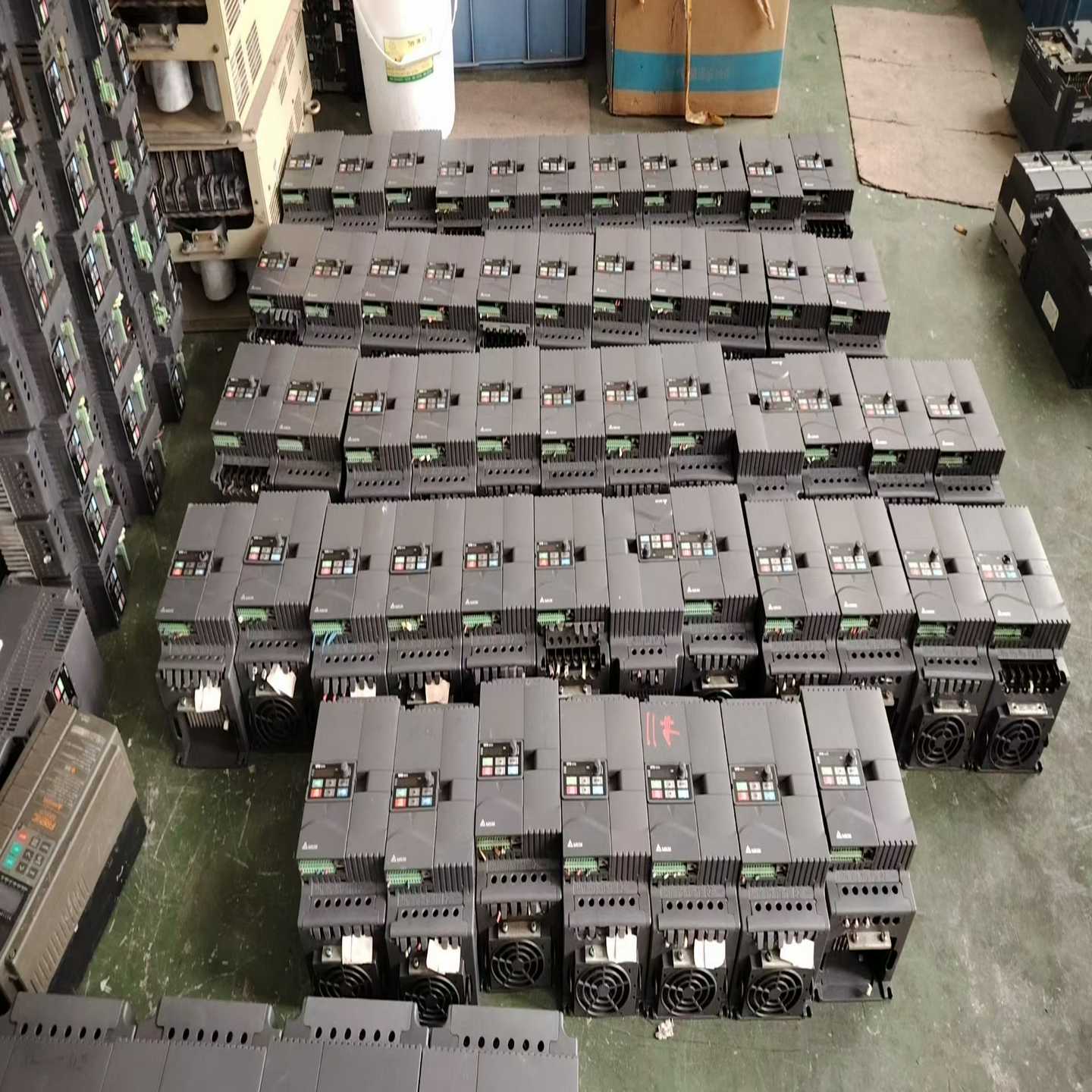 VFD055E43A5.5KW变频器，成色如图功能正常，【鑫鑫商铺】