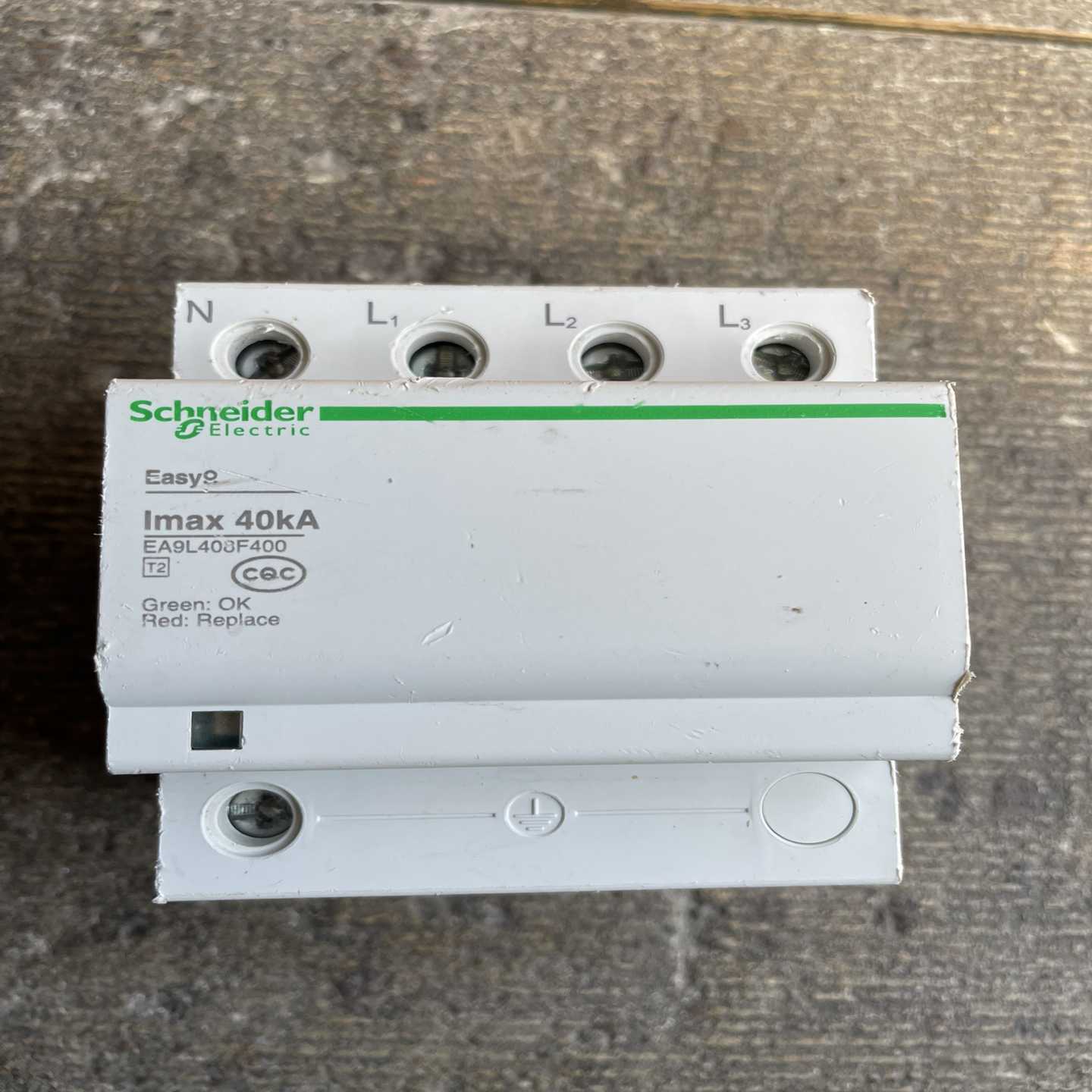 施耐德浪涌保护器Easy9，型号EA9L408F400，4P