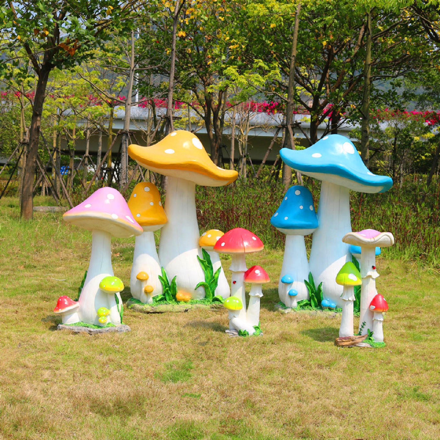 梦幻彩色蘑菇玻璃钢雕塑摆件植物模型标本园林景观小区售楼部装饰