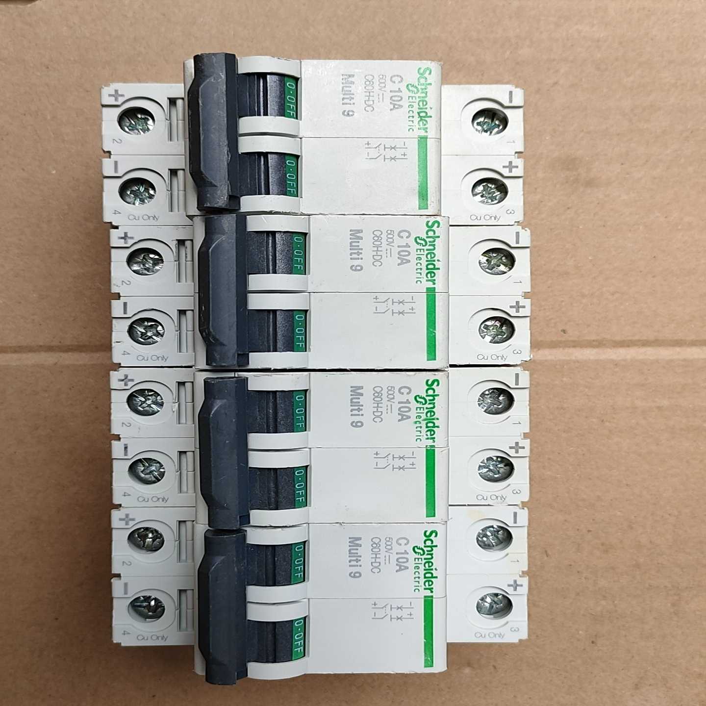 议价施耐德直流断路器,2p10安,成色如图,h正品拆机,几百个,