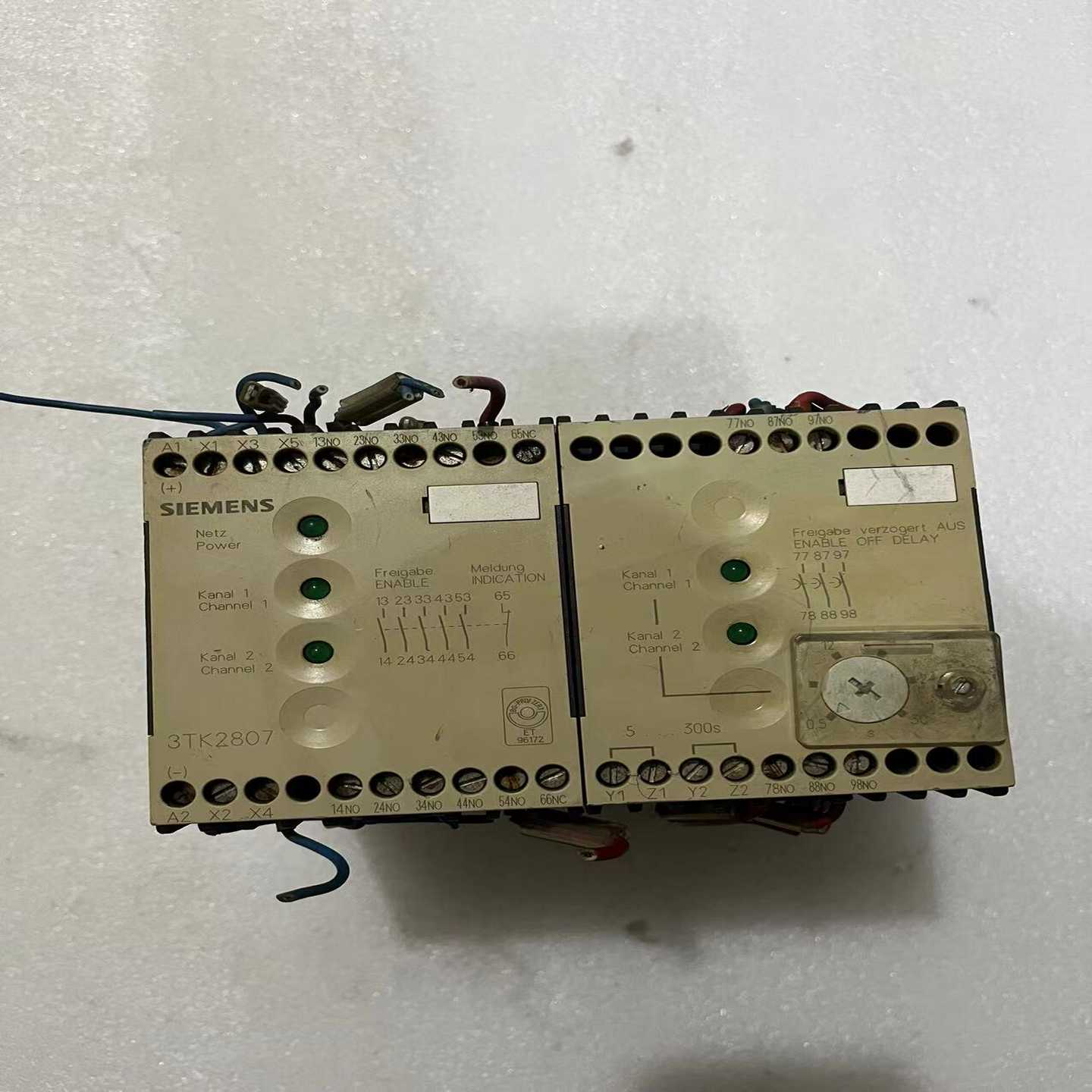 议价3TK2807-0BB4二手拆机西门子安全继电器实物图拍摄,