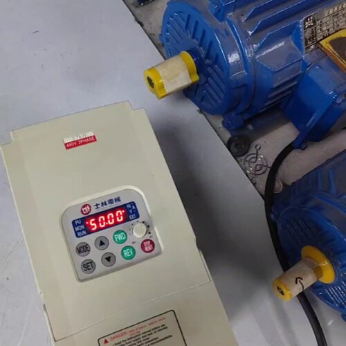 寻X士林变频器3.7KWSS0433.7KD成色如图