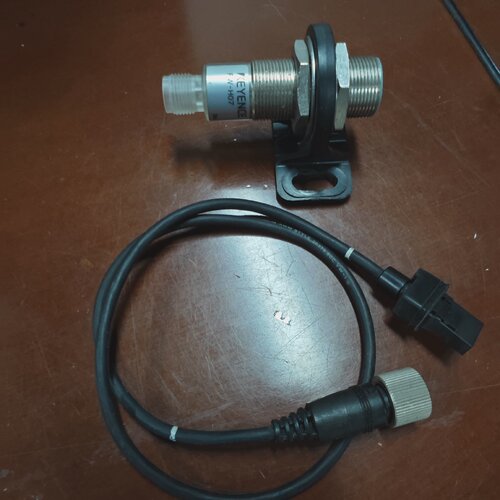 寻KEYENCE传感器型号FWH07FwH02带线
