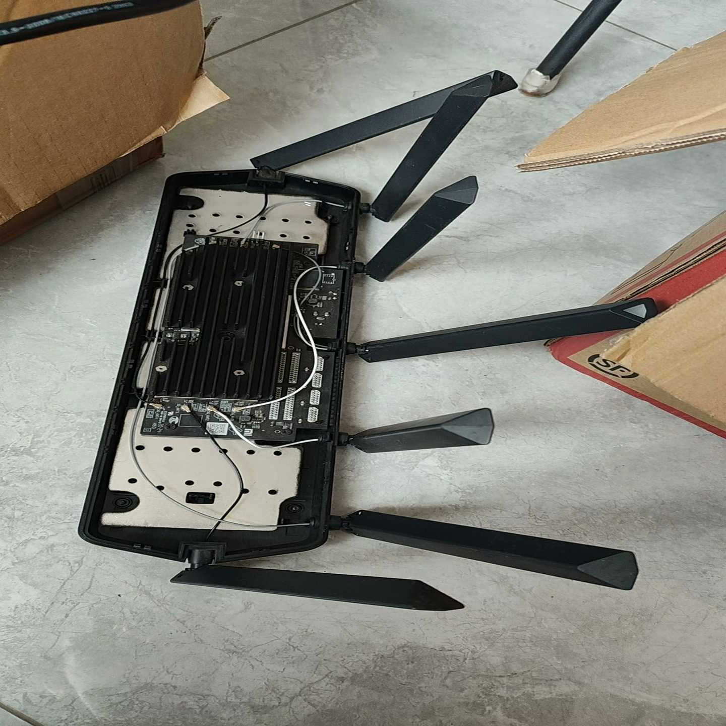 ax3600 上盖被我弄丢了  能正常开机，有线无线都正常-询价客服