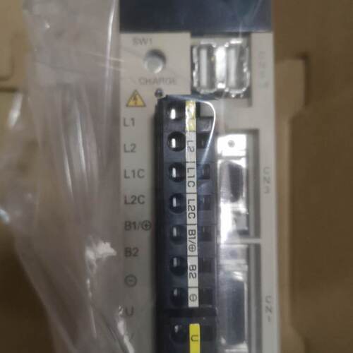 议价SGDS-02A12AY27原装安川伺服驱动器全新质保一年现货包邮欢迎