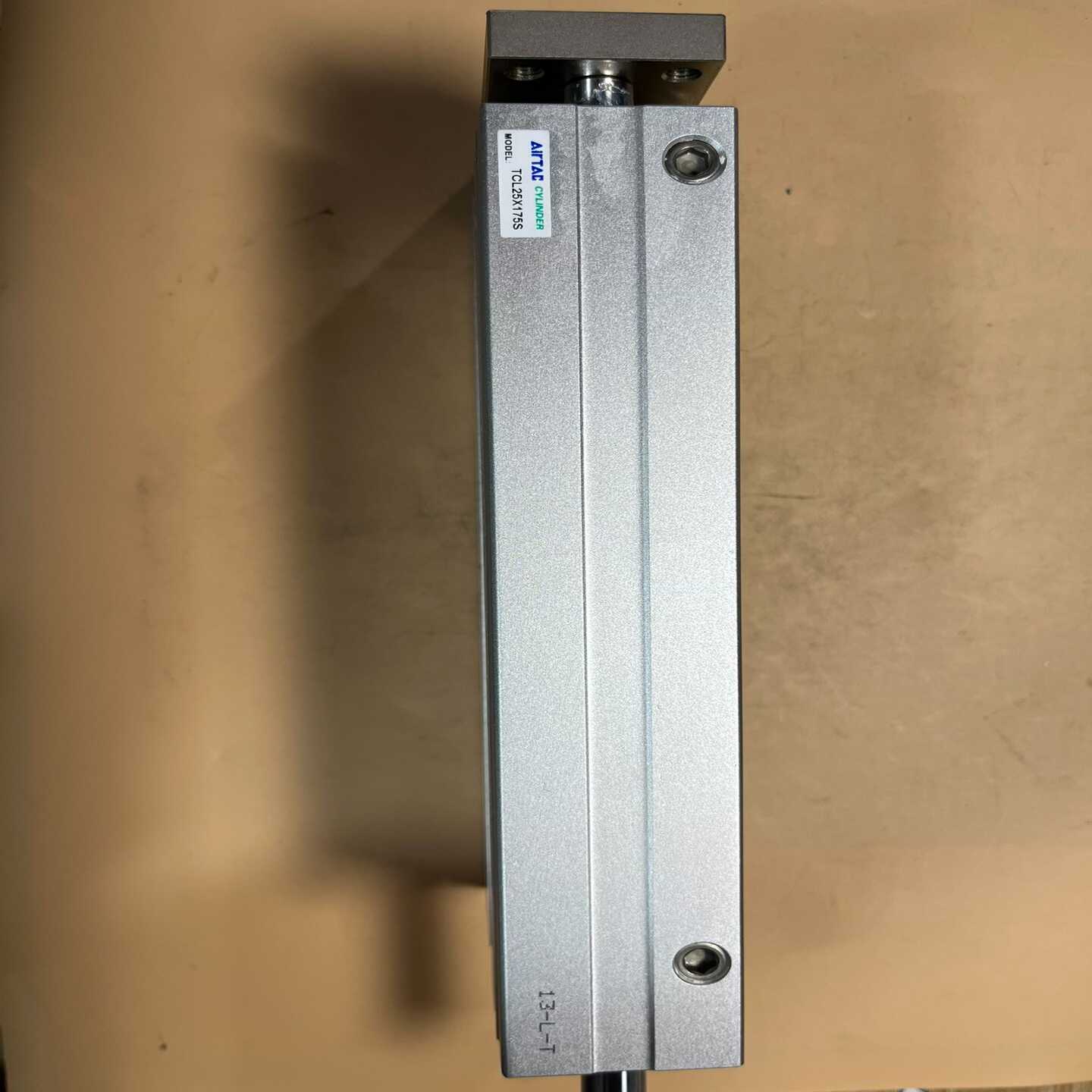 亚德客气缸TCL25X175S，功能正常。处理库存，之前做实--议价商品