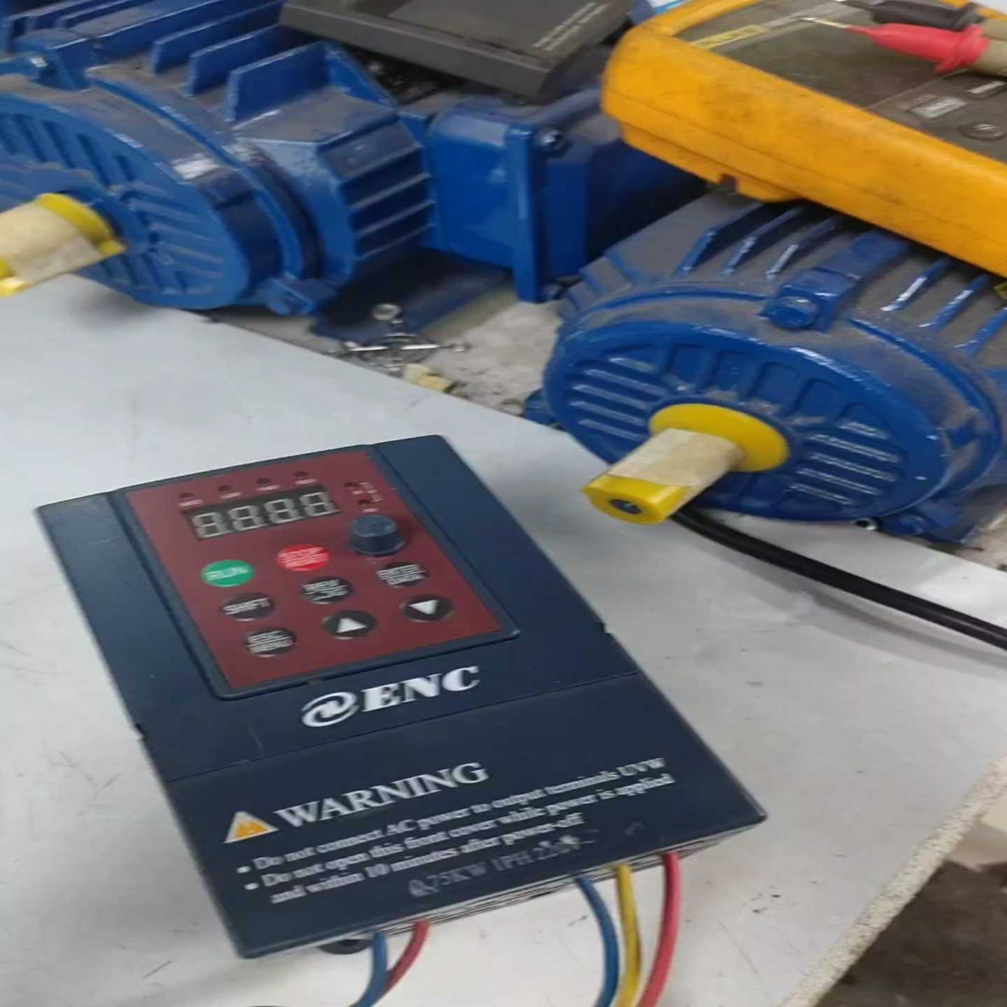 易能变频器0.75KW，EDS800-ZLD2S7N，成色如