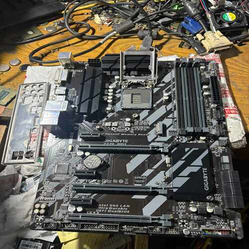 （议价）技嘉Z370HD3漂亮功能一切正常还有3片