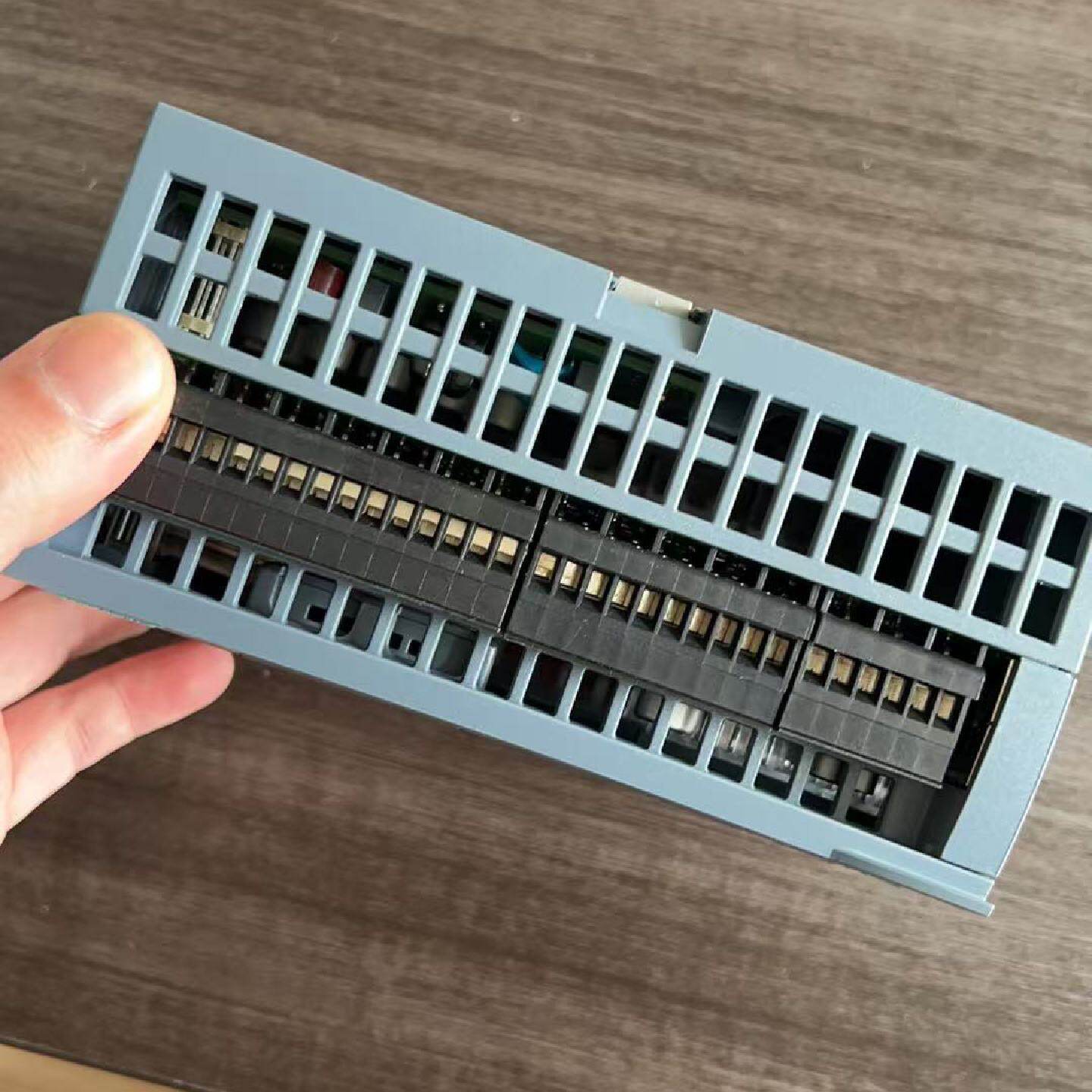 西门子SIMATIC S7-1200 PLC，型号CPU 1--议价商品