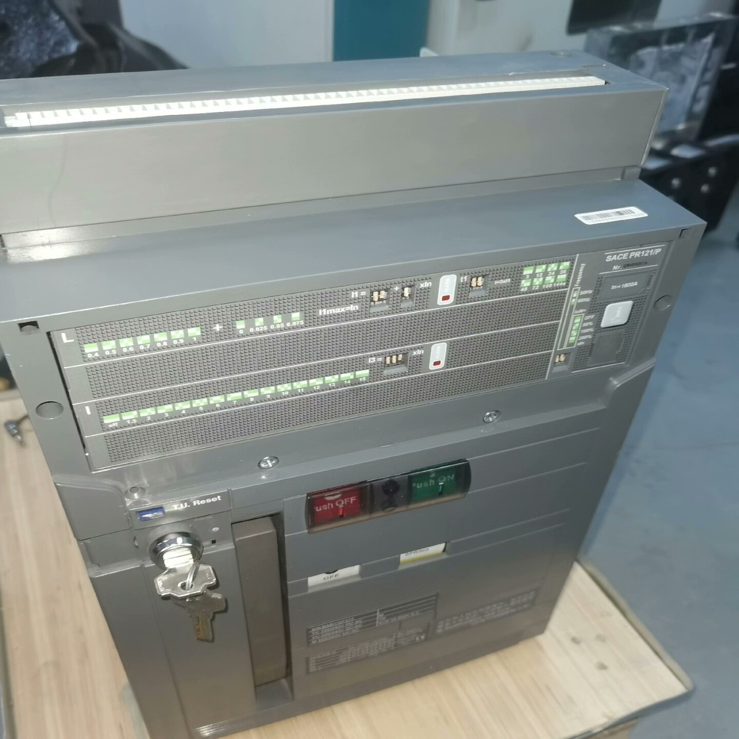 【请询价】框架断路器 E2B1600 R1600 PR121P-LI