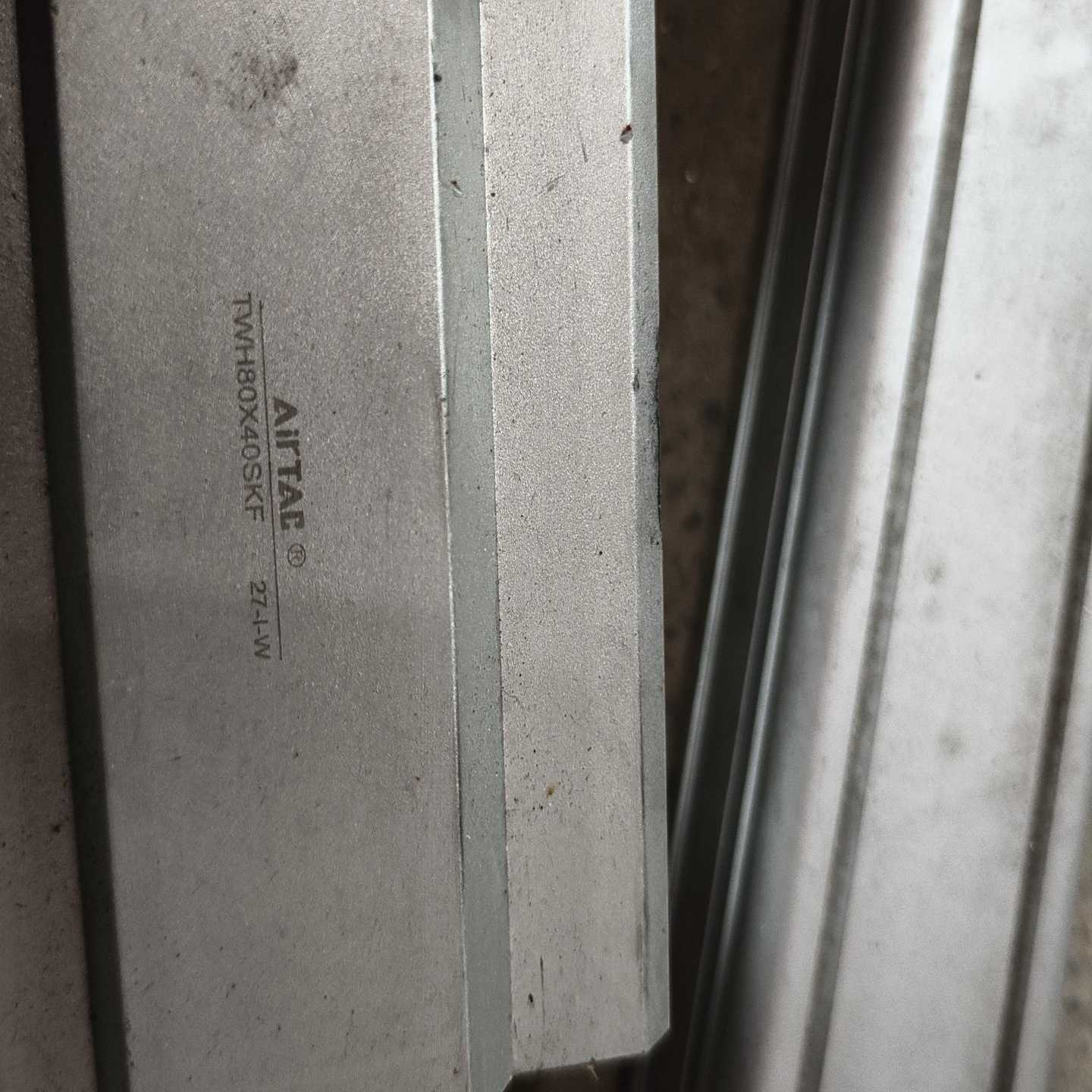 全新亚德客阻挡气缸工程剩余，TWH80X40SKF1个。--议价商品