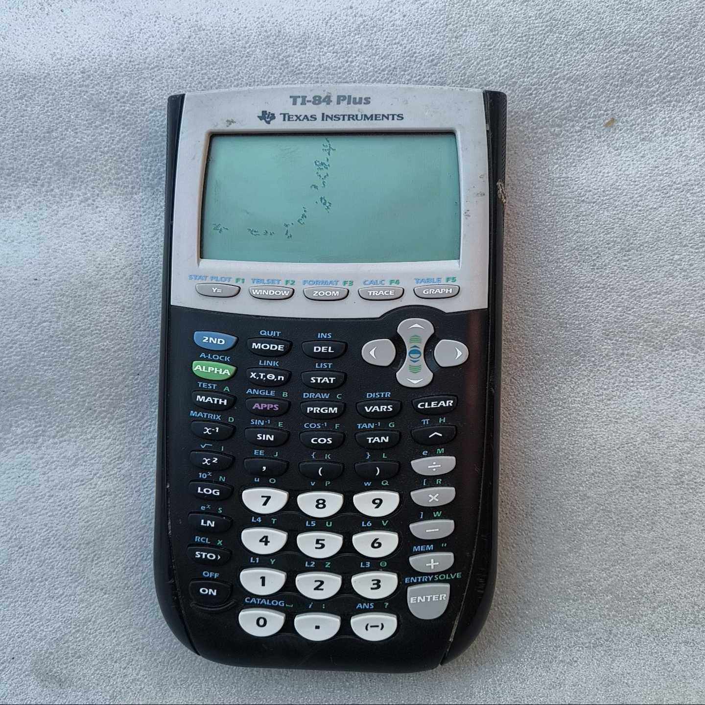 德州仪器TI-84plus，实物图，如图所示，屏幕有点如图所议价